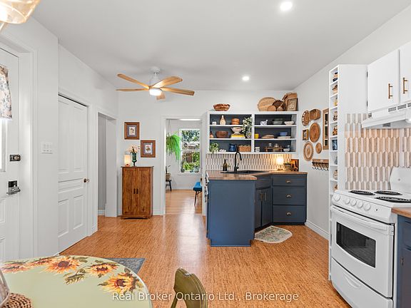 4th image of 677 Garafraxa St N