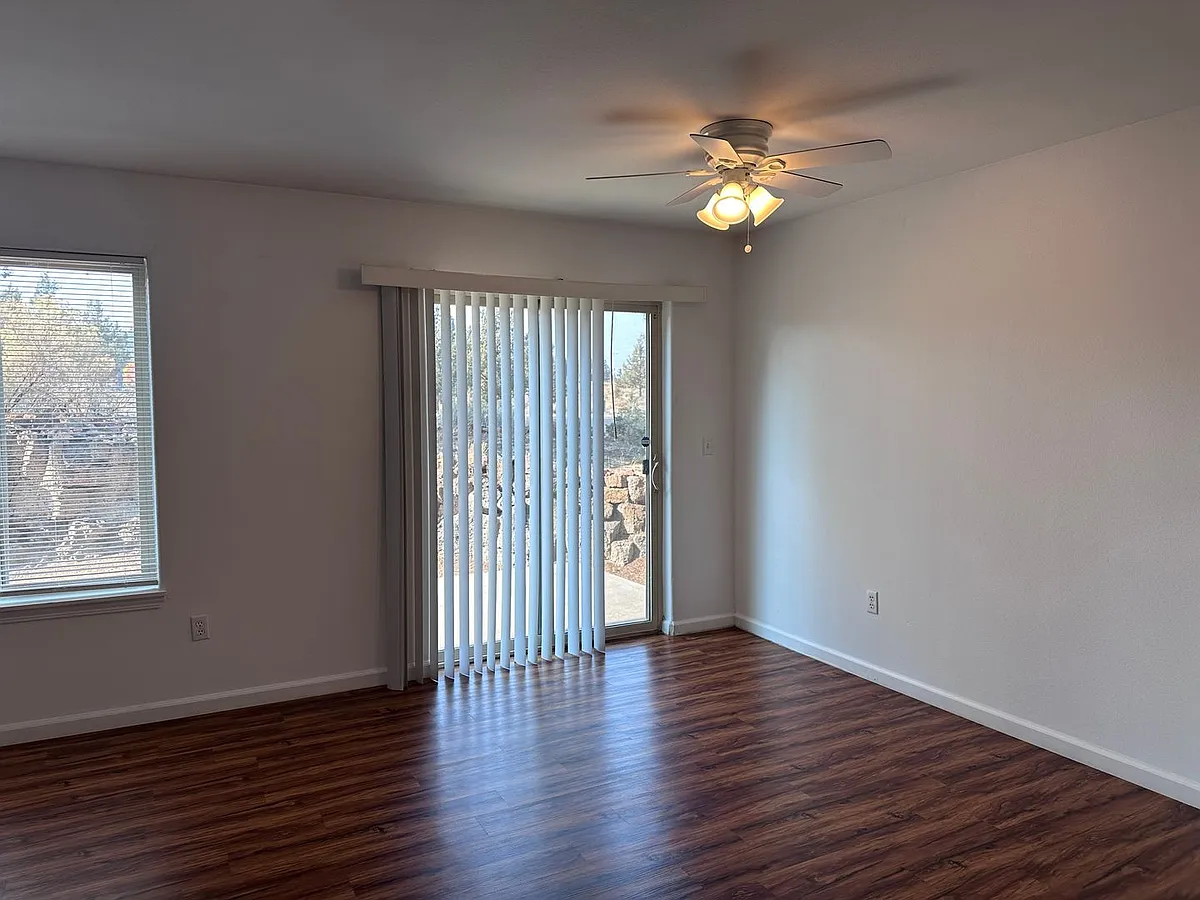 Building Photo - 1781 NE Wichita Way #2