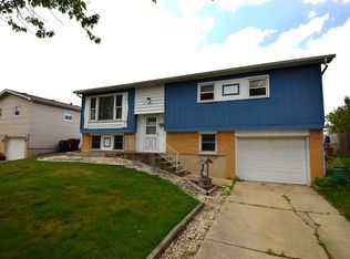 5808 Orange Ln, Oak Forest, IL 60452
