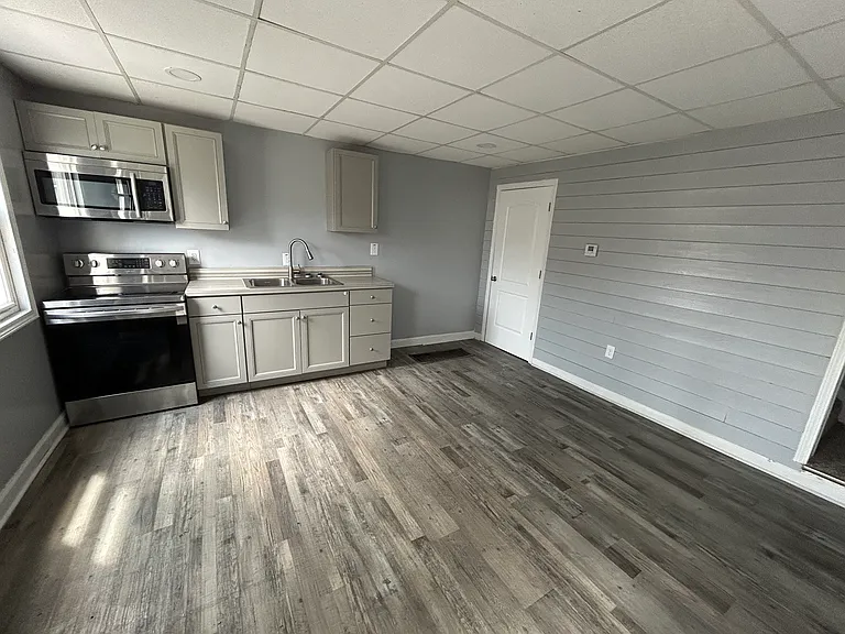 12 Eichel Ave #D — Photo 2