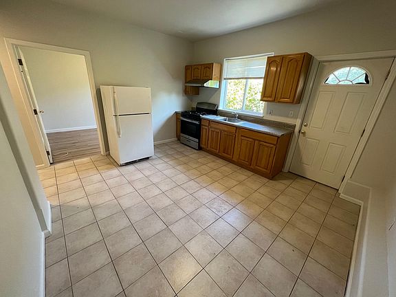 3rd image of 2407B Turk St