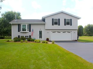 W330S8113 Country Ln S, Mukwonago, WI 53149