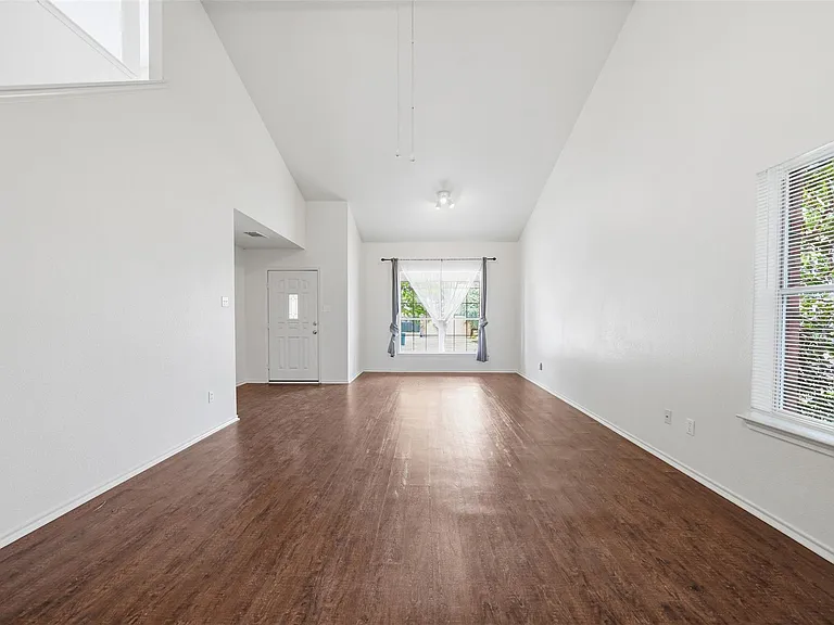104 Carol Ave — Photo 9