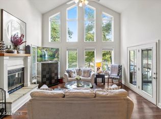 214 W Wind Ln, Camdenton, MO 65020