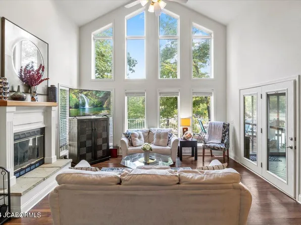 214 W Wind Ln, Camdenton, MO 65020