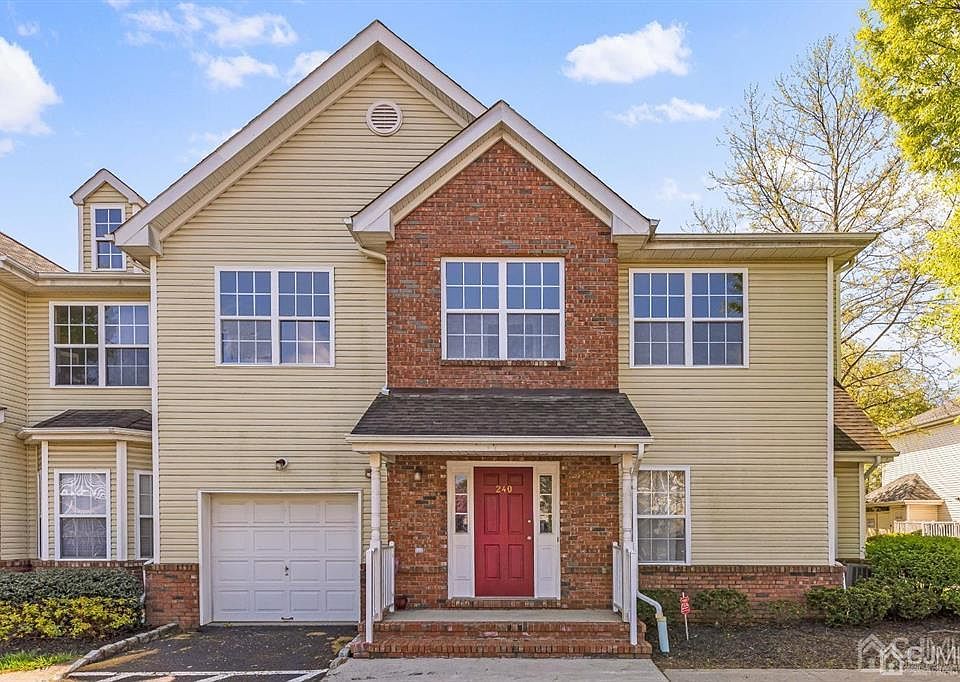 1st image of 240 Pinelli Dr
