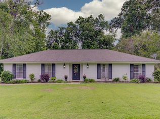 408 Ridgewood St, Vicksburg, MS 39180