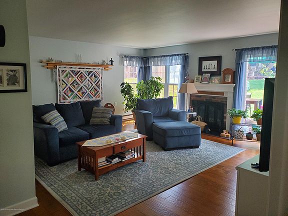 4th image of 69 Buckingham Drive N