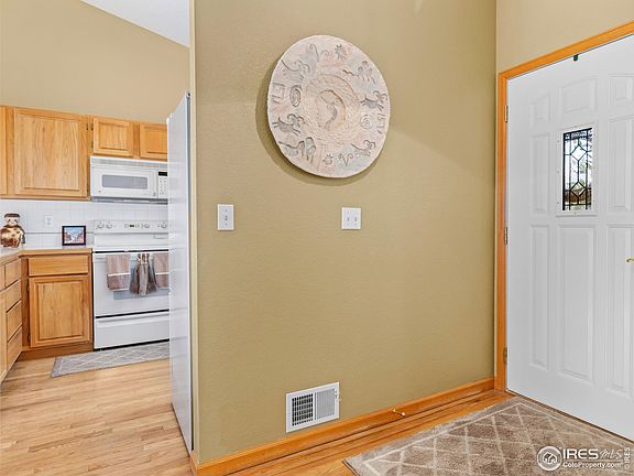 5th image of 734 Birdie Ln