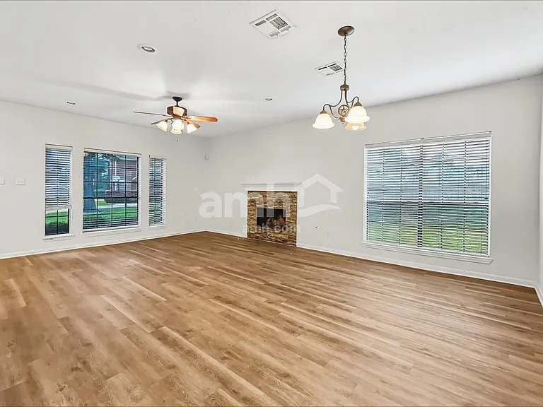 10917 Spruce Dr S — Photo 5