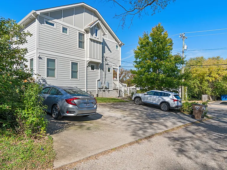 602 Douglas Ave — Photo 22