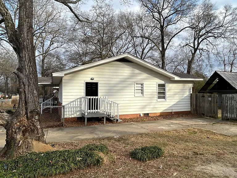 2826 Walker St — Photo 4