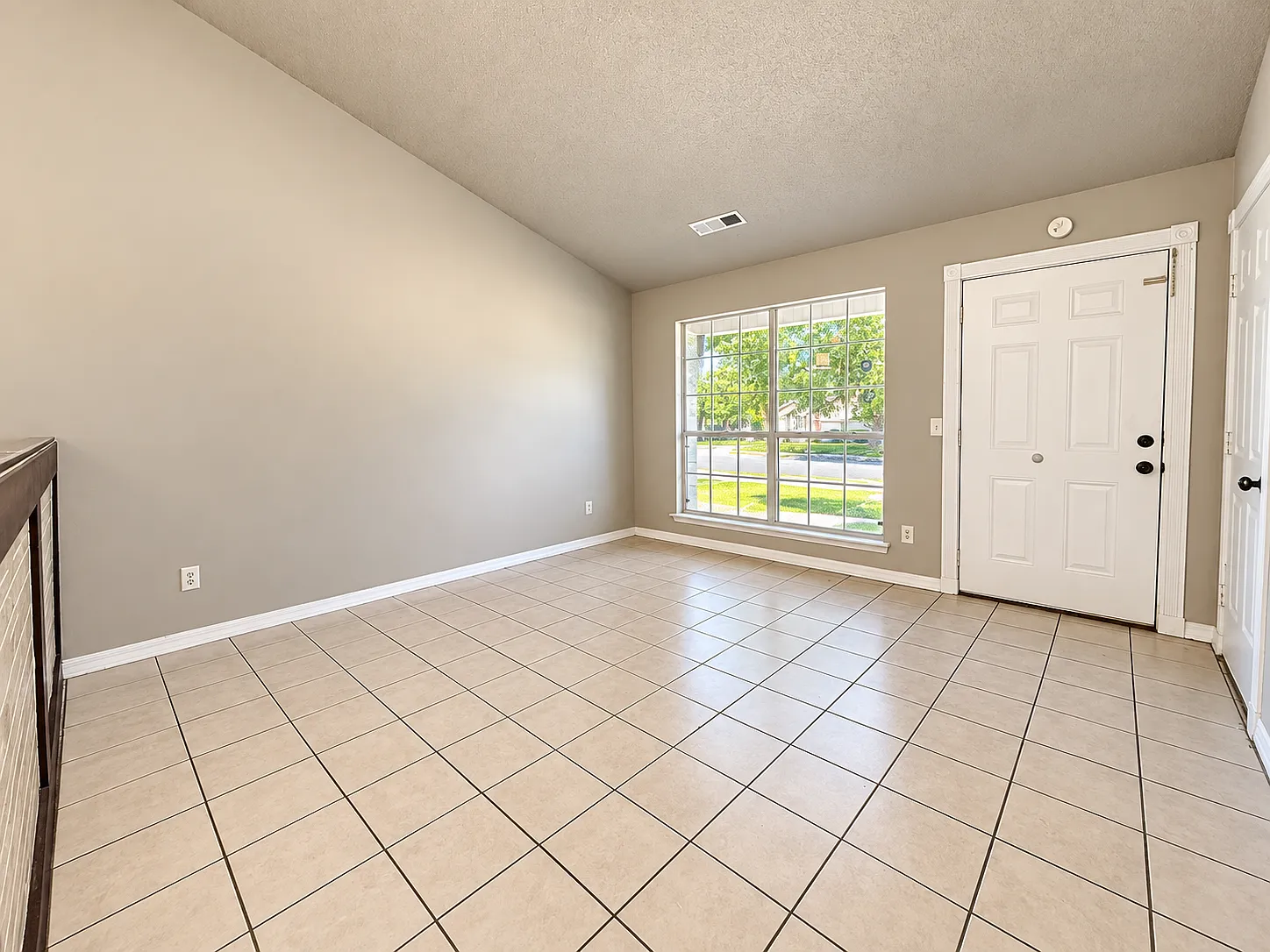 3 bed, 1015 sqft, $1,600 — Photo 4