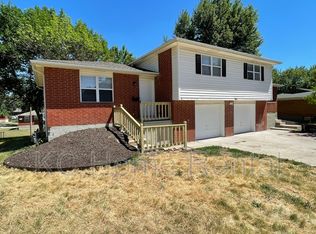 706 NE Orchard Dr #B, Lees Summit, MO 64063
