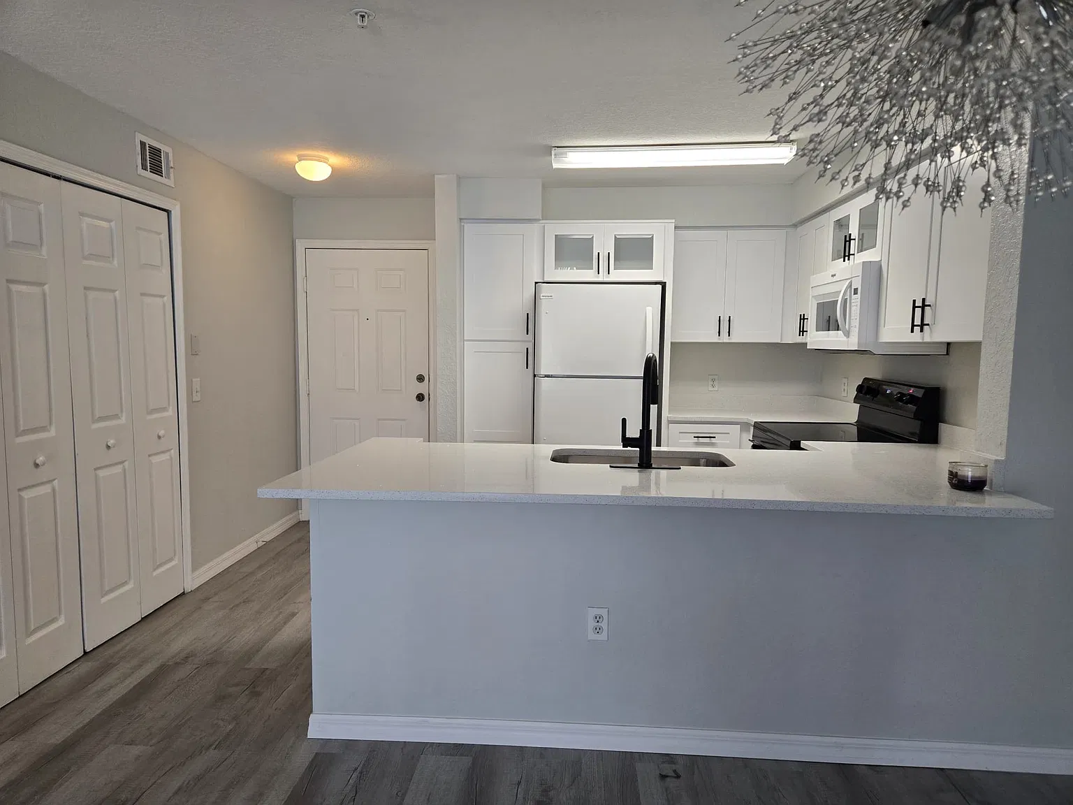 2 bed, 1200 sqft, $1,800 — Photo 3