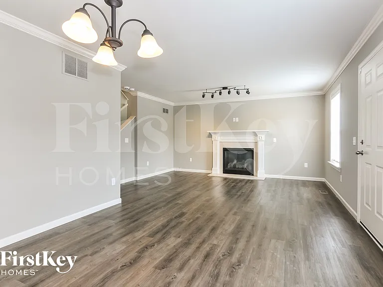 1007 Carpathian Dr — Photo 4