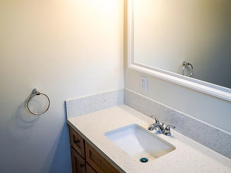 7708 S Pickering Ave #C — Photo 9