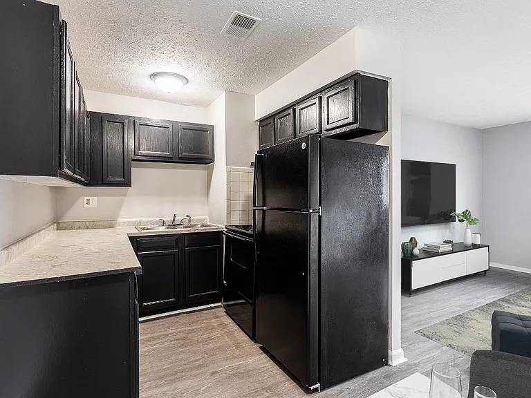 Villa Hills & Dover Heights Apartments — Photo 16