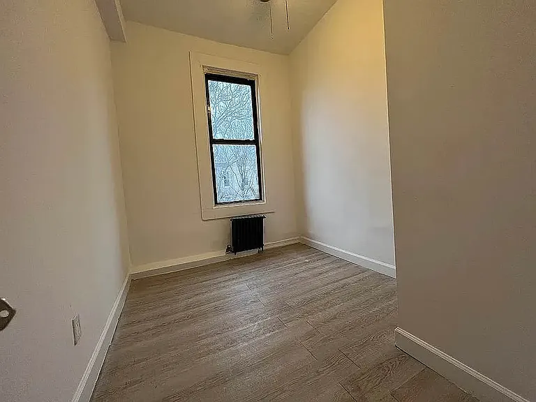 19 Cornelia St #3R — Photo 10