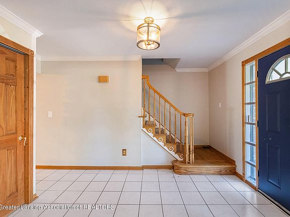 5th image of 512 Boutell Dr