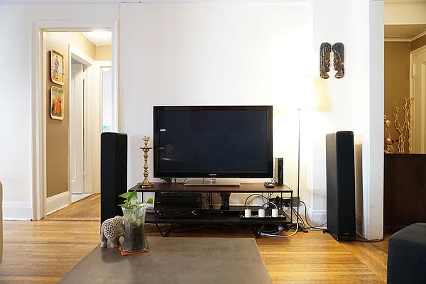 Rented by Renetta Real Estate | media 31