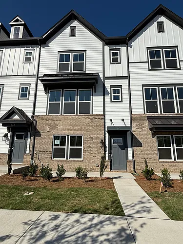 565 Silver Star Blvd Photo 1
