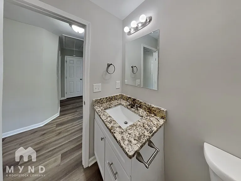 2250 Village Green Dr — Photo 20
