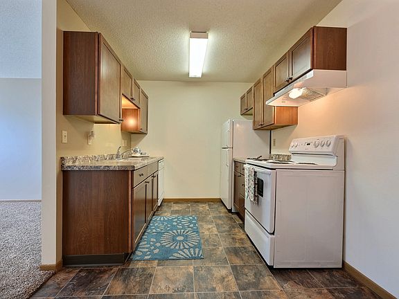 Fargo, ND Sterling Park Apartments | Kitchen