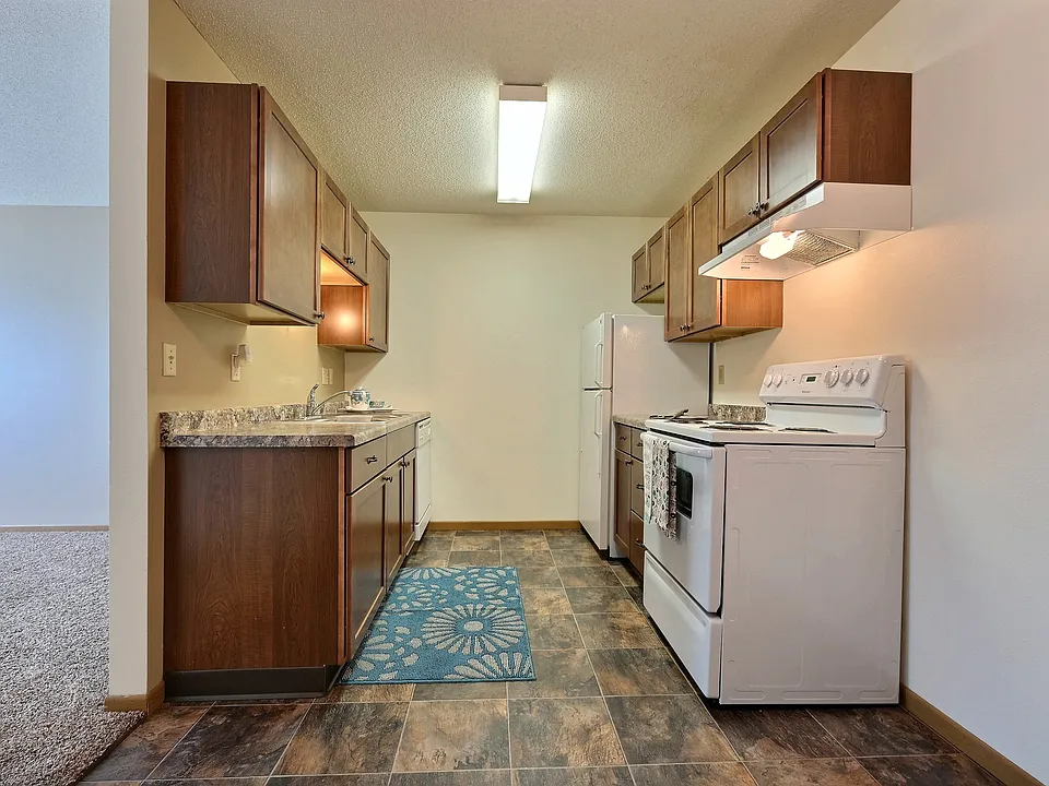 Fargo, ND Sterling Park Apartments | Kitchen