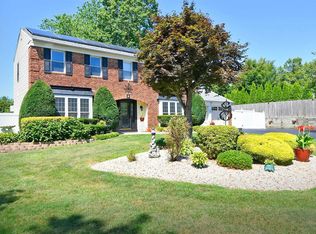 6 Reims Ct, Mount Sinai, NY 11766