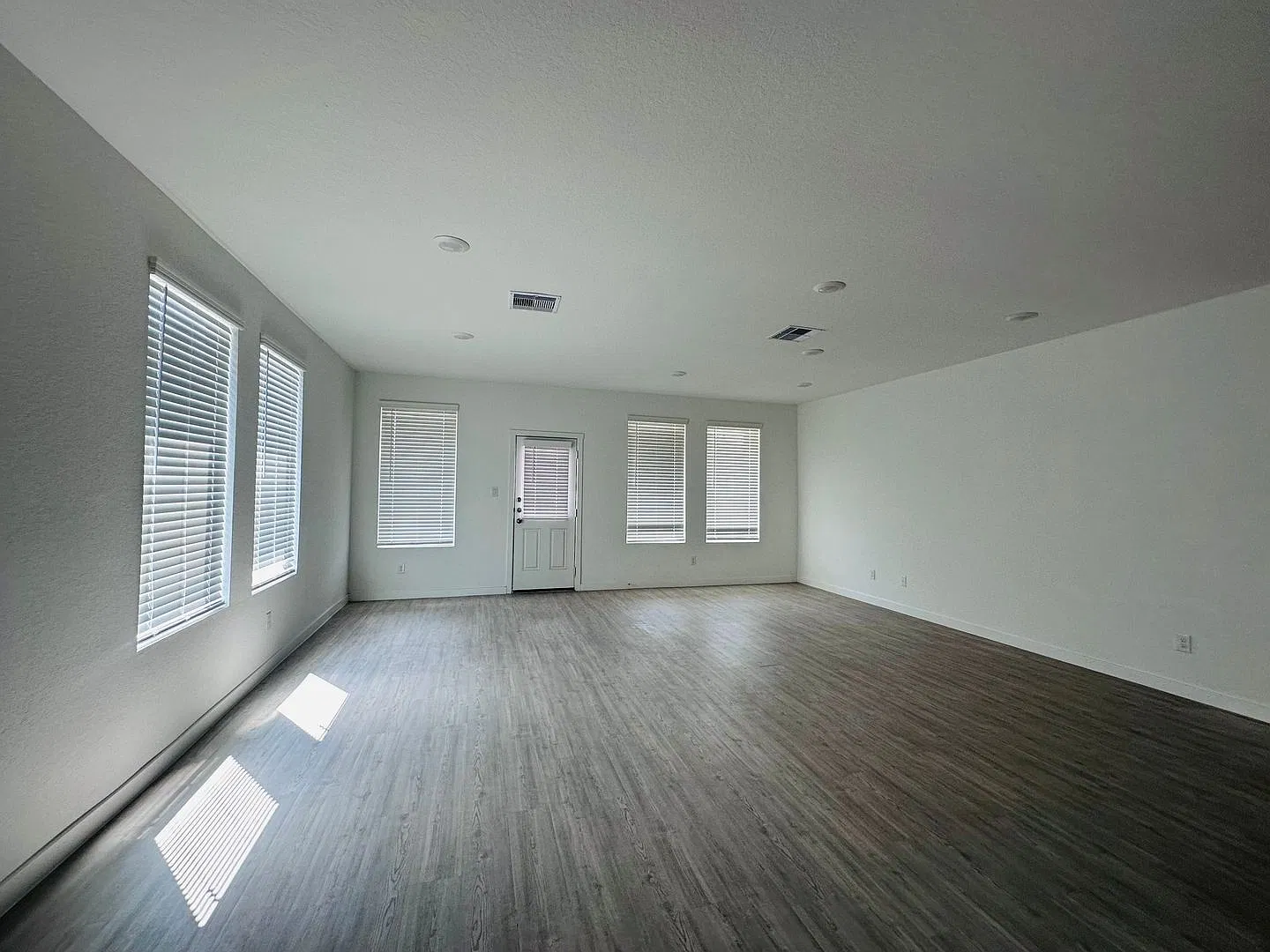 Gorgeous 4 bedroom home near Lexington Middle School — Photo 3