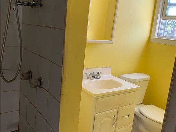 4th image of 276 Meacham Ave