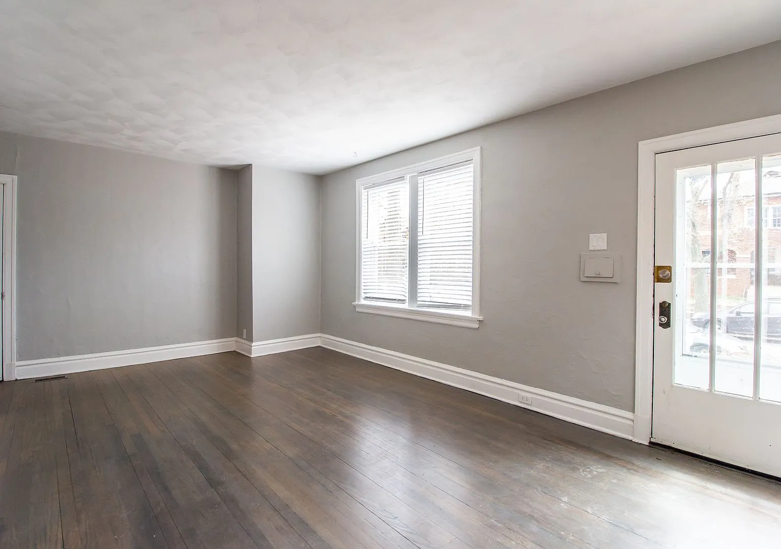 (864) 7125 Tulane — Photo 3