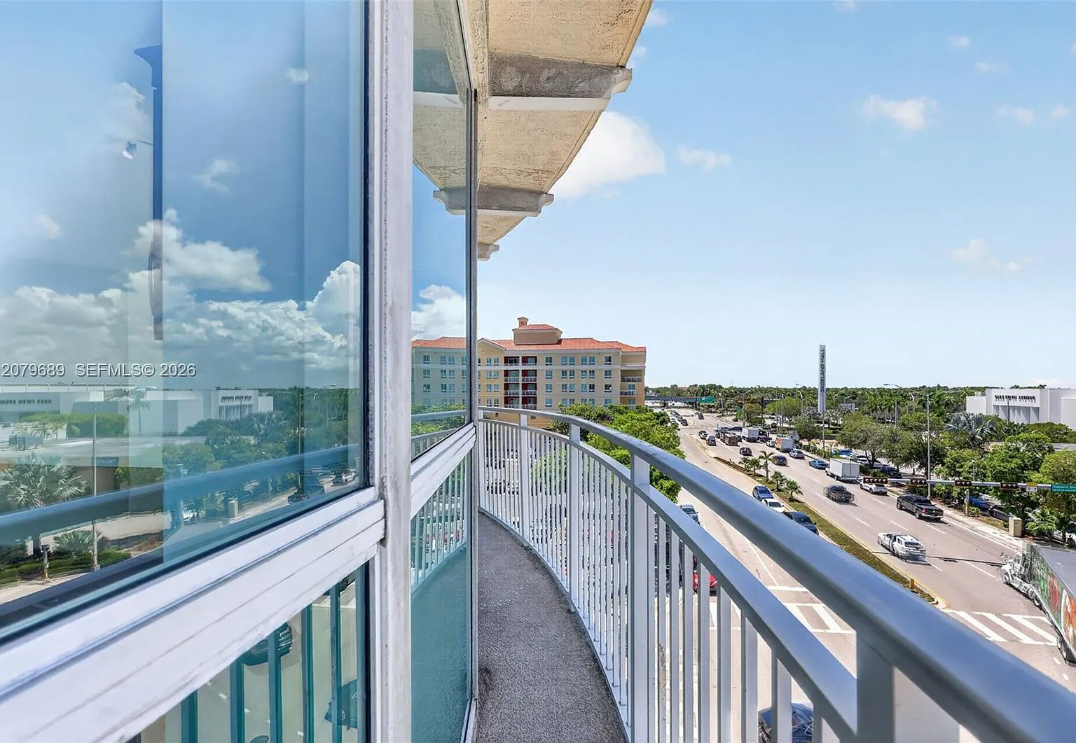 Downtown Dadeland Condo N — Photo 2