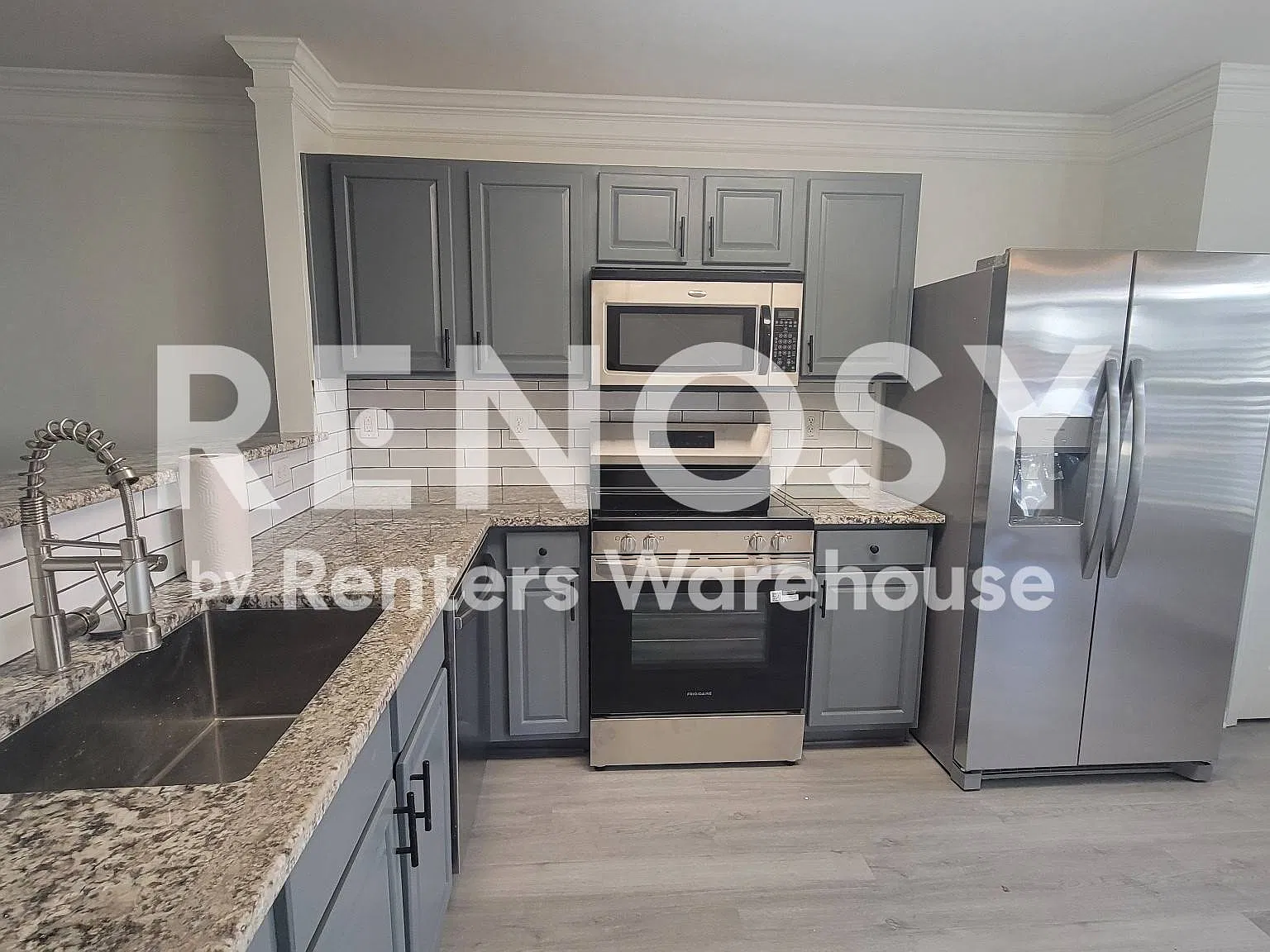 Spacious and Renovated 2 Bedroom Townhome in SW Atlanta! — Photo 2