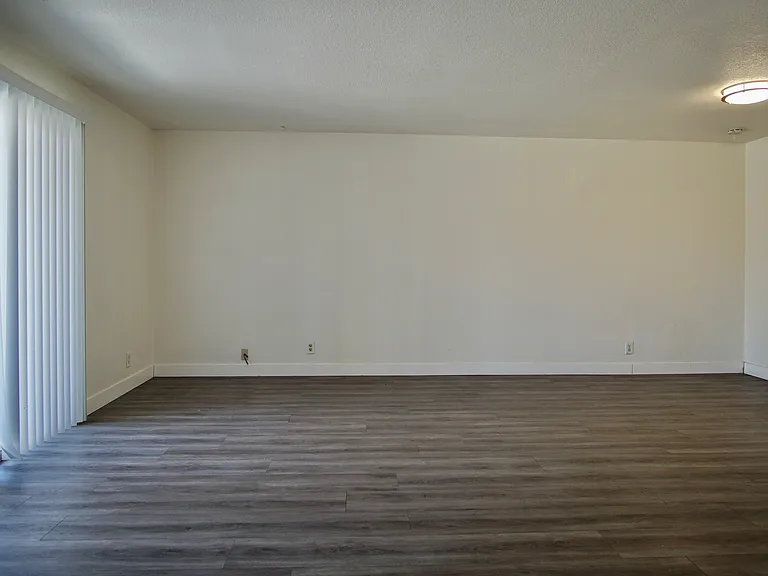 410 Auburn Way #1 — Photo 8