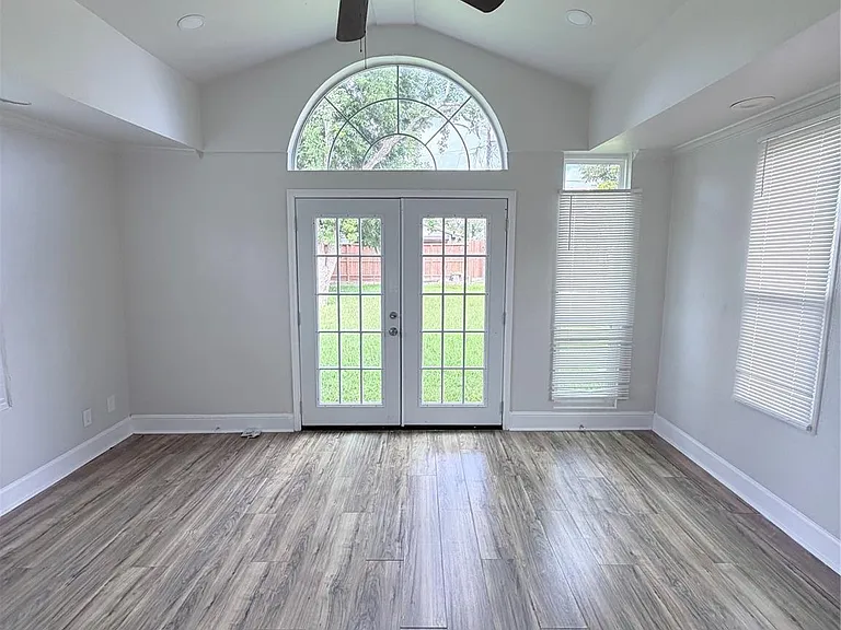 208 Preston St — Photo 14