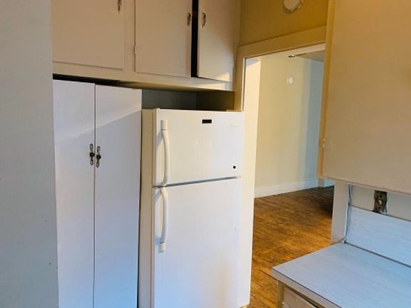 5th image of 433 4th St