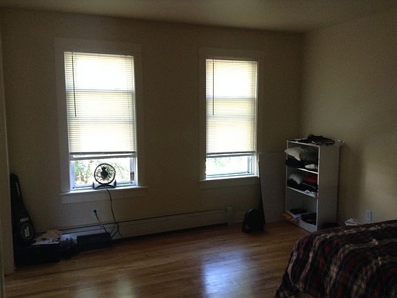 5th image of 34 Waterbury St APT 2R