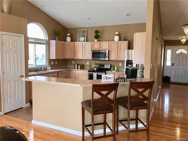 1st image of 180 Lindbergh Place Dr