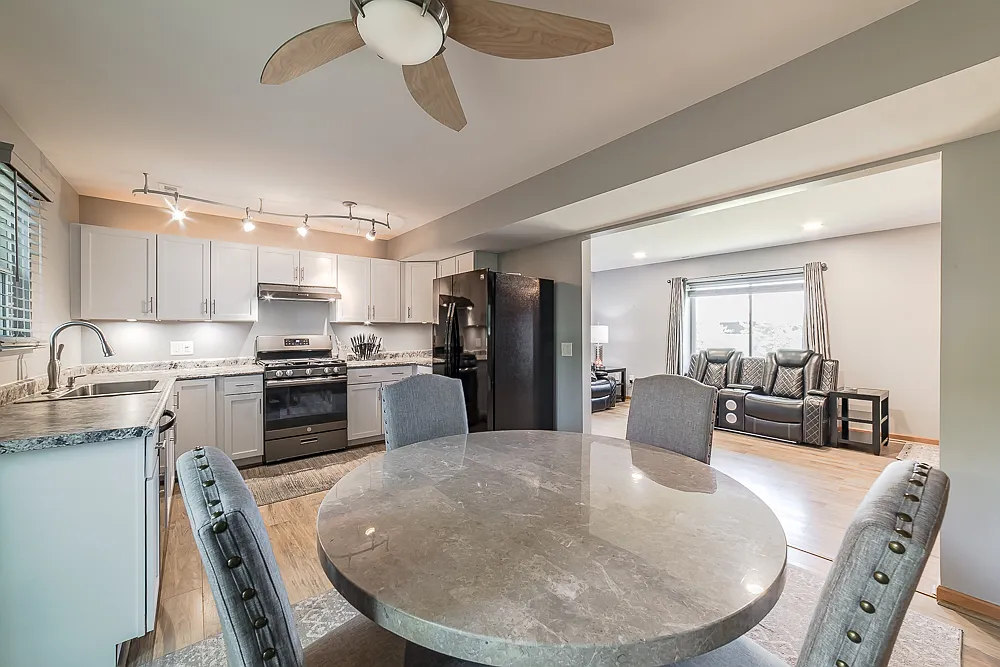 1034 Parkway Dr — Photo 2