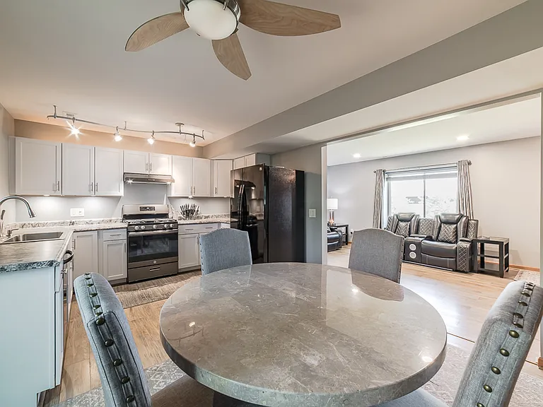 1034 Parkway Dr — Photo 14