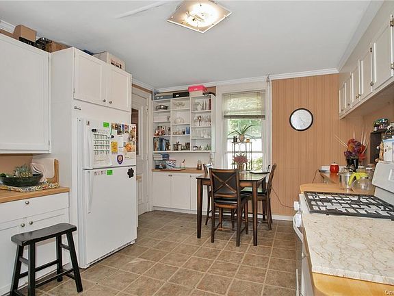 4th image of 45 Lawton Ave