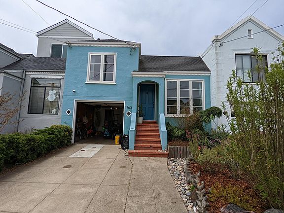 Private driveway for extra parking.