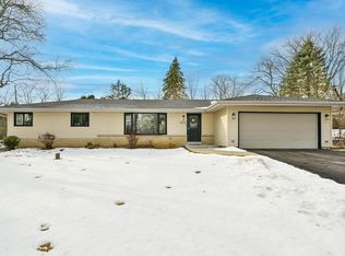 1095 Westbrooke Pkwy, Waukesha, WI 53186