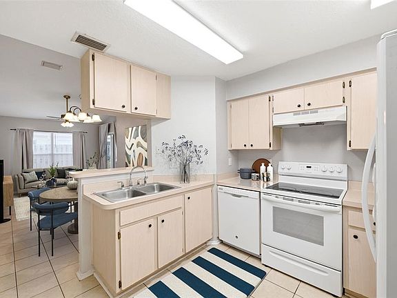 4th image of 682 Green Valley Rd APT C2