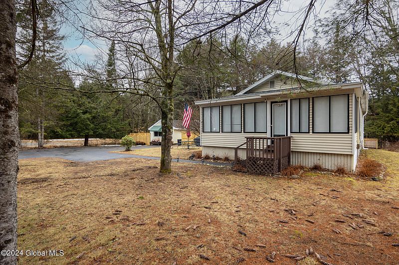 4th image of 753 Lake Avenue