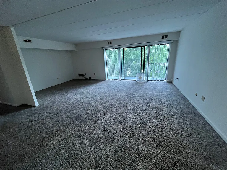 Claybourne Apartments — Photo 18