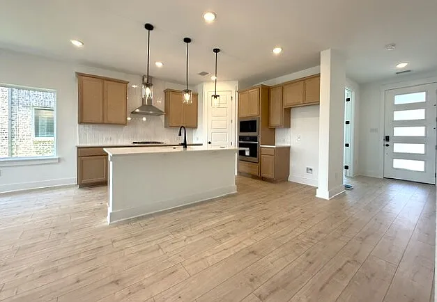 17141 Oxborough Dr — Photo 11