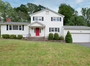 140 Braeside Dr, Hamden, CT 06514